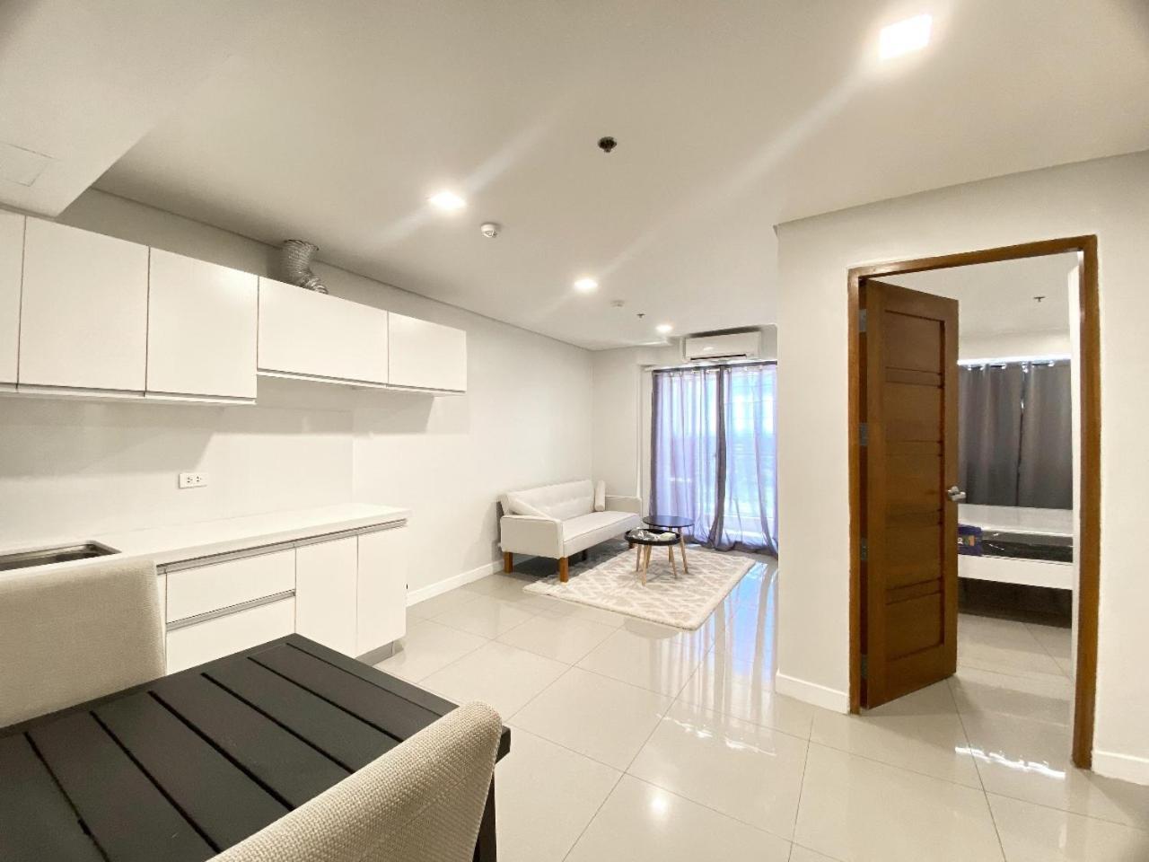 Sapphire Seaview Park Aparthotel Manilla Buitenkant foto